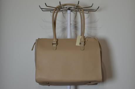 Béžová kabelka, 