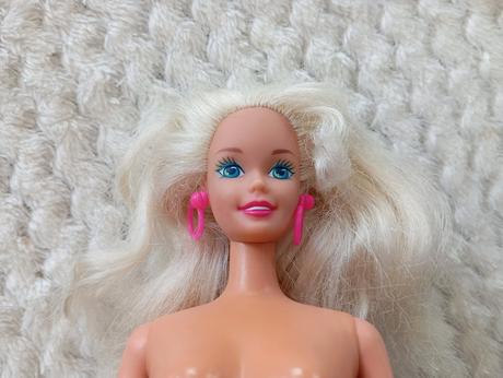 Ruffle fun riviera barbie 1994,