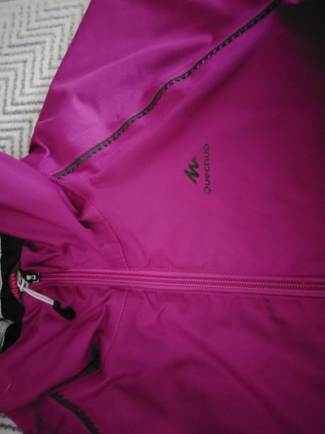 Dievčenské nepremokavé bundy zn.quechua veľ.140, quechua,140