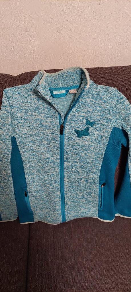 Sveter v .134/140, crivit,134