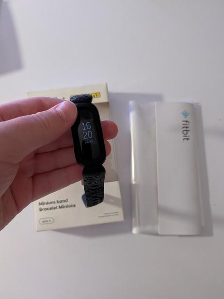 Fitbit ace 3 minions special edition,