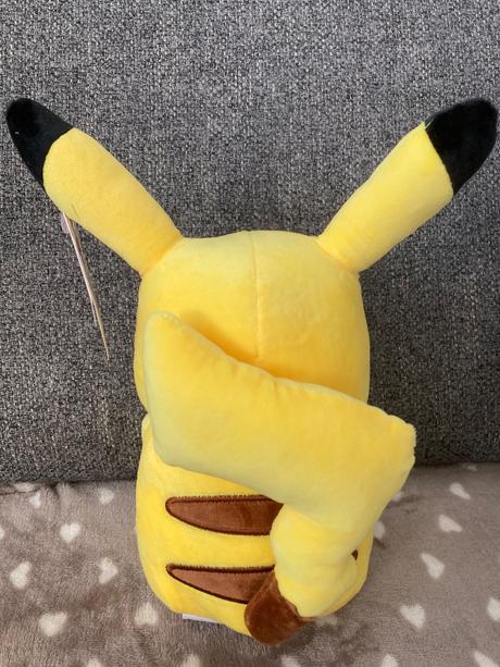 Nový plyšový pokémon pikachu  a charmander, 