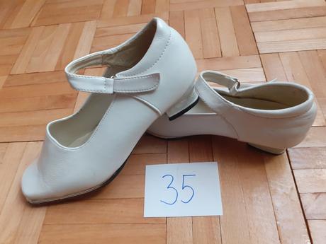 Topánky na prvé sväté prijímanie, 35