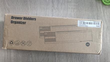 Oddelovac do zasuviek,