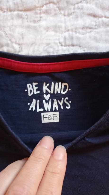 Tmavomodre tricko s volanikom, f&f,116