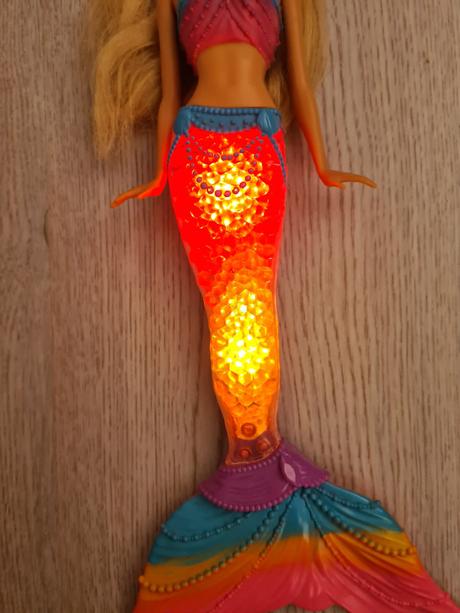 Mattel svietiacia barbie morská víla,