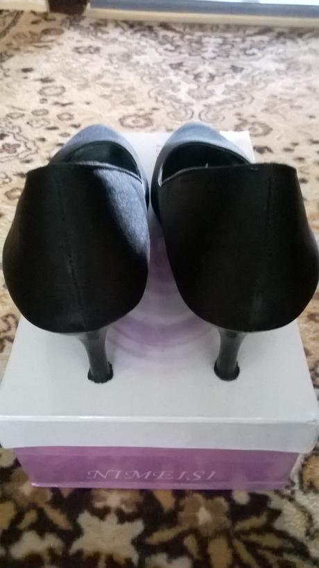 Čierne lodičky, 40