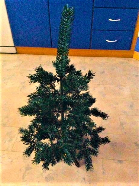 Malý vianočný stromček so stojanom 90 cm,