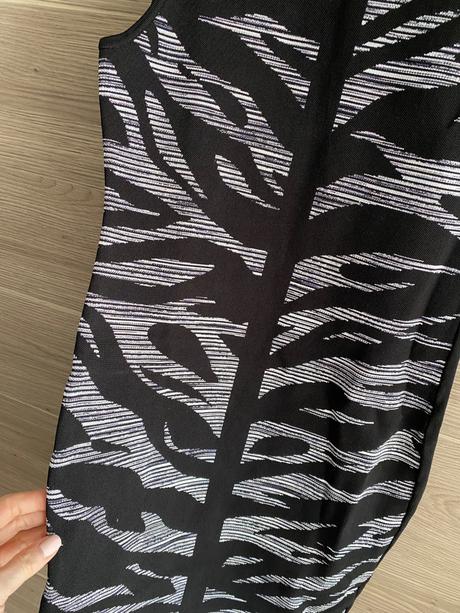 Tvarujúce šaty karen millen, m