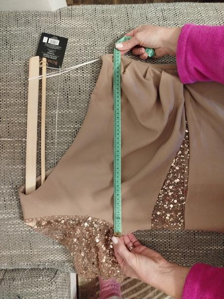 Spoločenské šaty, 42