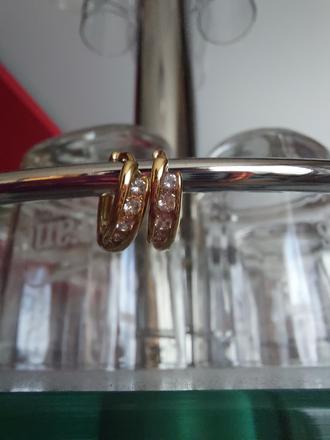 Malé kruhové náušnice,