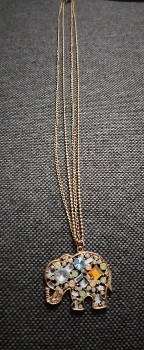 Reatizka s priveskom, 