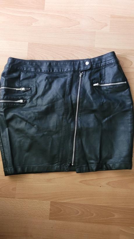 Kožená sukňa, 42