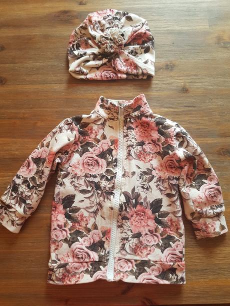 Mikinka s turbanom, 80