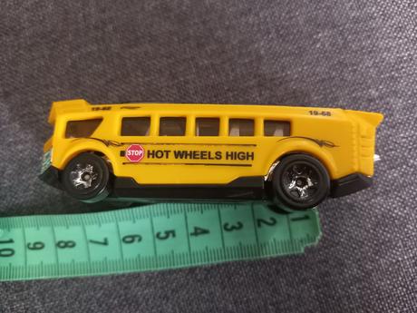 Hot wheels školský autobus,