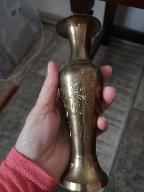 Starožitný ručne robená váza z indie,