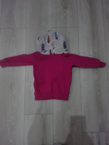 Mikina v top stave plus kratasy k tomu, 86