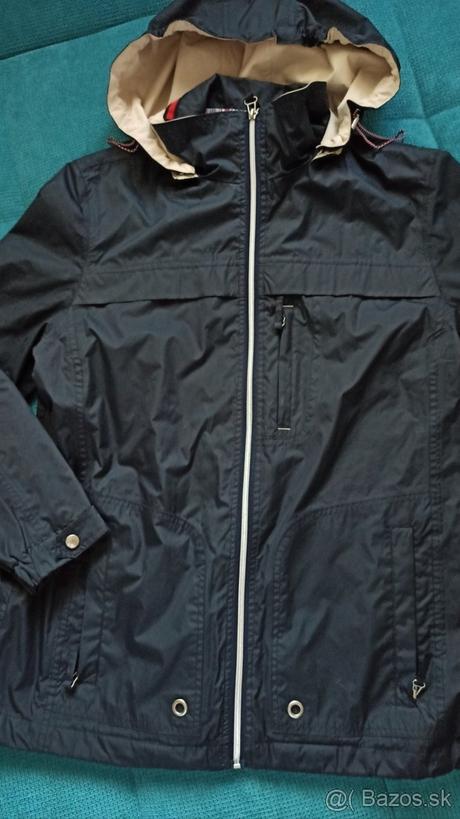Nepremokavá bunda, 38
