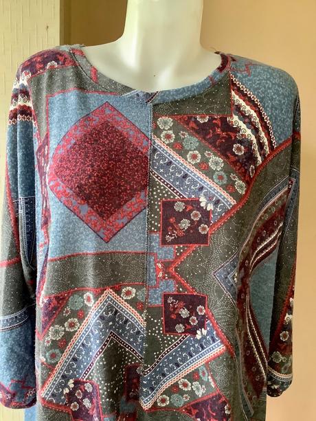 Krásny asymetricky pulover, xl