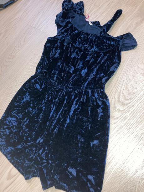 Zamatový overal, 164