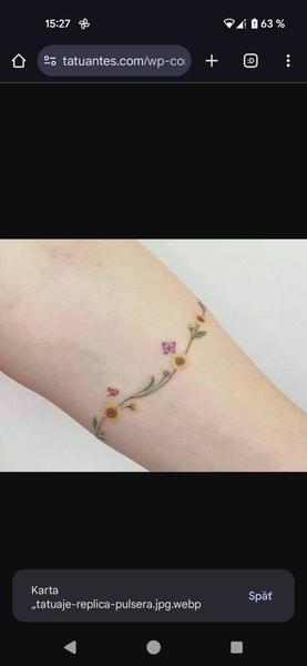 Je tetovanie náramku s kvetmi a textom dobrý nápad?