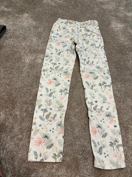 Biele nohavice s obrazkami, 146