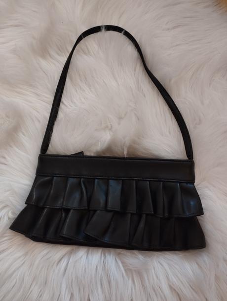 Malá čierna kabelka, 