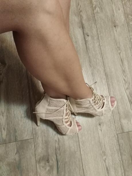 Nádherné čipkované sandálky, 36