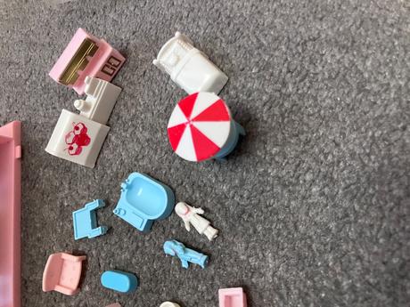 Maly plastovy domcek, 