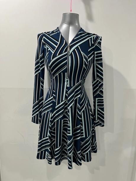 Saty s vystrihom na zips, xs