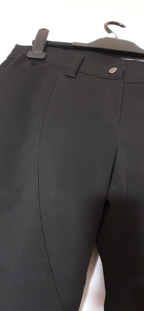 Balík oblečenia čiernej farby, 42