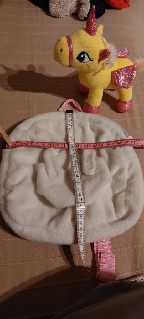 Plysovy ruksak s miestom na plysaka,