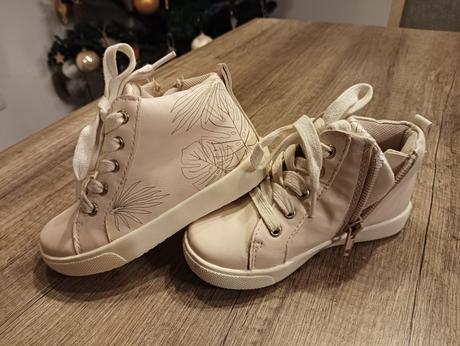 Velmi zachovale topanky pre dievcatko, 24