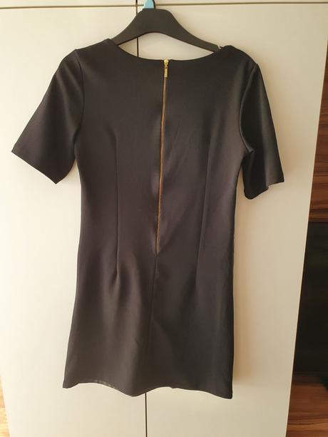 Čierne elastické šaty, 36