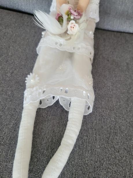 Tilda bábika nevesta, 