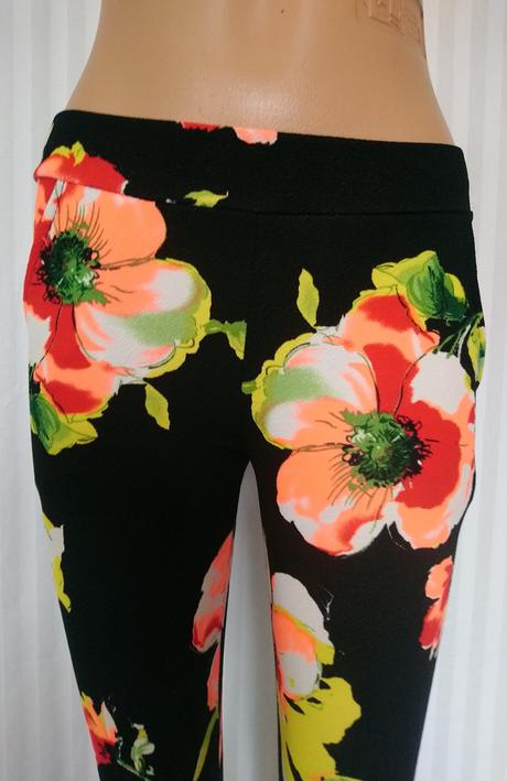 Dámske čierne jegginsy s farebným vzorom, silk, s