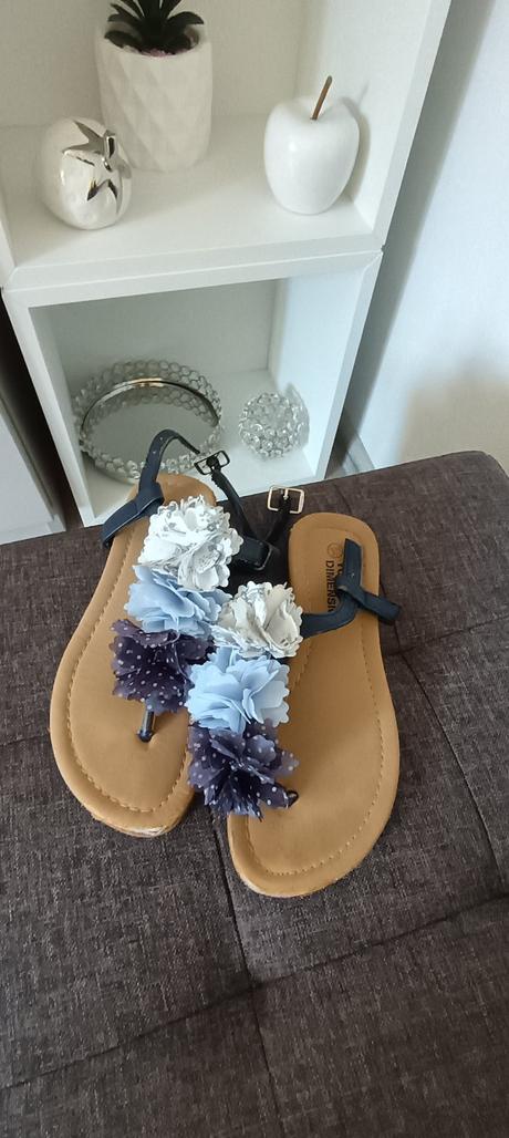 Nádherne sandálky s kvetinkami, young dimension,31