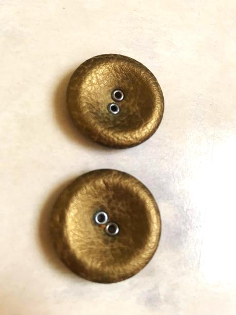 Zlatohnedé gombíky 8 ks, 