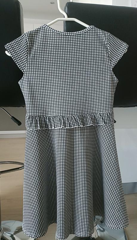 Karované šaty, 134