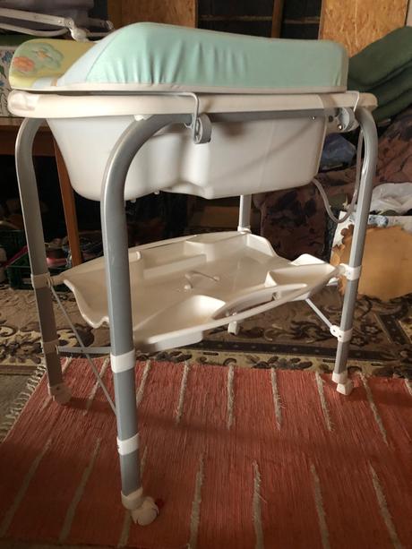 Vanička s prebaľovacím pultom,