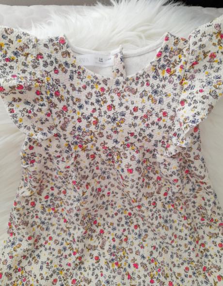 Kvietkované šaty, zara,104