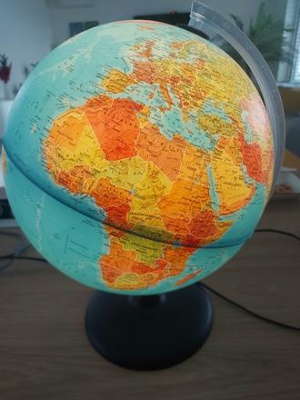 Svietiaci glóbus, 