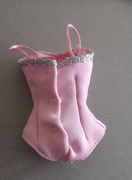 Korzet pre barbie,