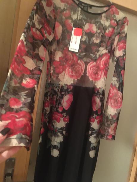 Kvetovane šaty, amisu,s