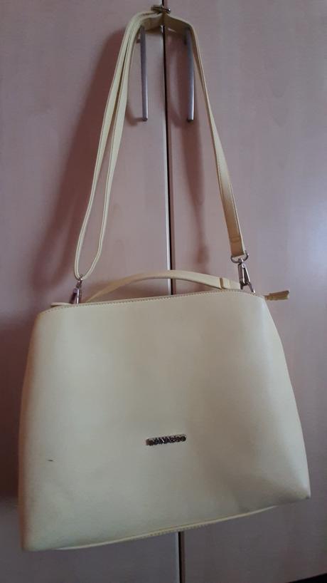 Svieža jarná žltá kabela,