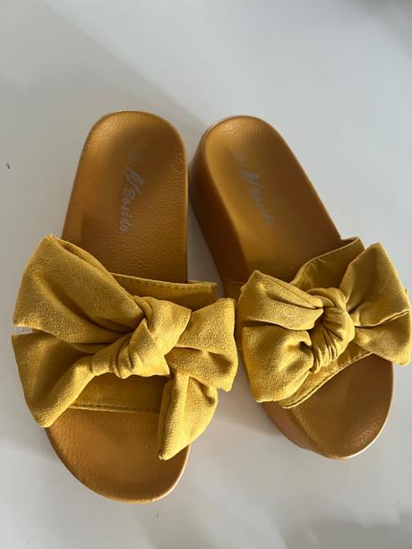 Slapky na platforme, 35