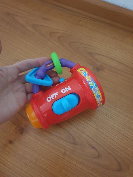 Spievacia baterka fisher price,