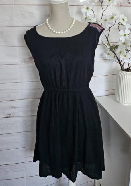 Pekné jednoduché šaty, m