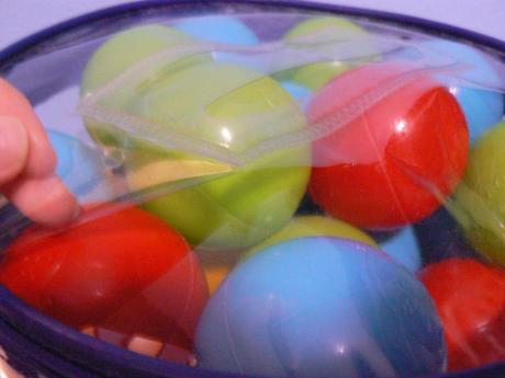 Plastové loptičky 96ks priemer cca 6cm, 