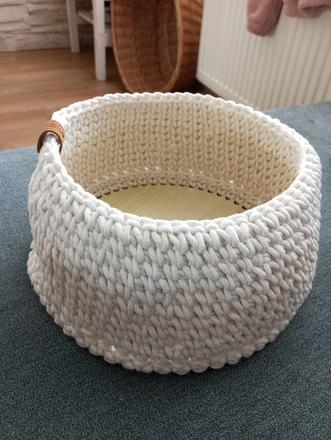 Háčkovaný košík,
